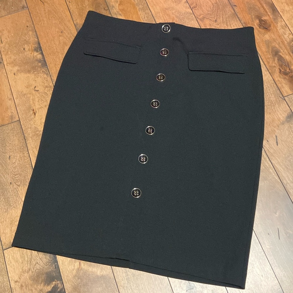 NYCC Black buttons skirt